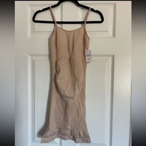 Maternity smoothing seamless undergarment NWT Medium A pea in the pod